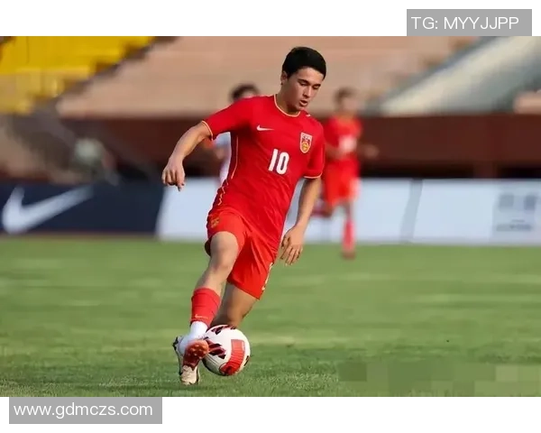 沉稳球星引领风潮足球世界的冷静与突破