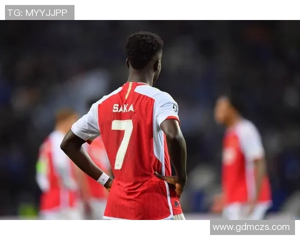 豪门足球风云中的顶级球星传奇与荣耀：赛场内外的辉煌与挑战