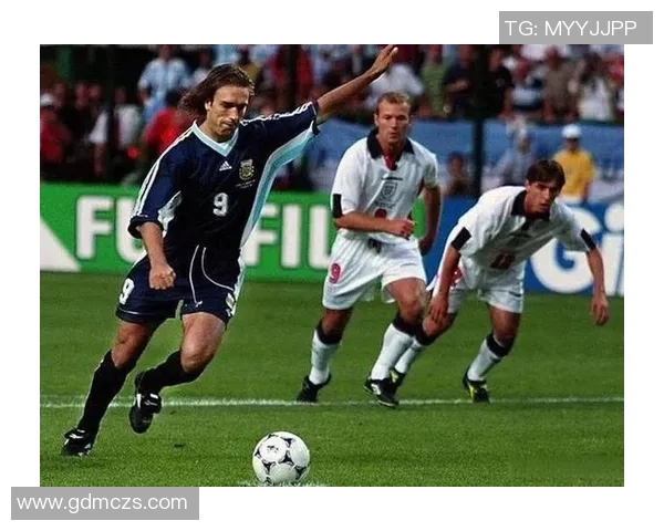 细数那些以变向过人闻名足坛的传奇球星与他们惊艳世界的瞬间