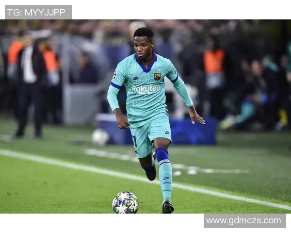 能劈叉踢球的足球天才盘点揭秘球场上最炫酷的高难度动作