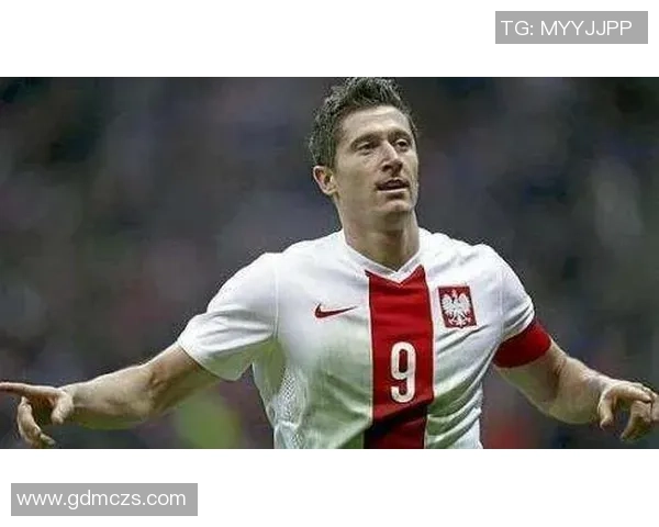 波兰足球球星的崛起与挑战:从莱万多夫斯基到新一代天才的故事 波兰足球球星的崛起与挑战:从莱万多夫斯基到新一代天才的故事